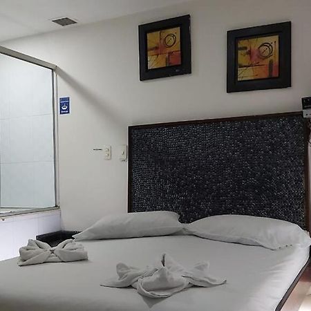 Hotel Marat Меделин Екстериор снимка