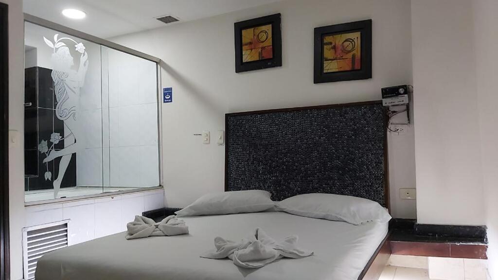 Hotel Marat Меделин Екстериор снимка