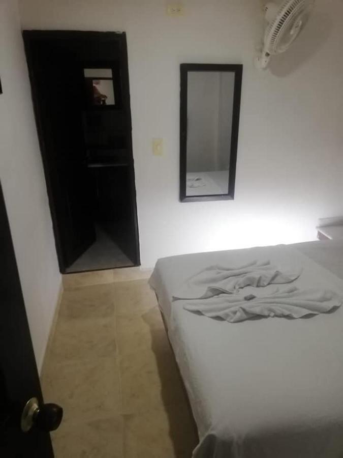Hotel Marat Меделин Екстериор снимка