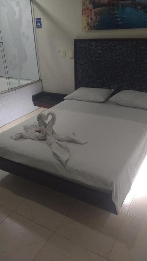 Hotel Marat Меделин Екстериор снимка