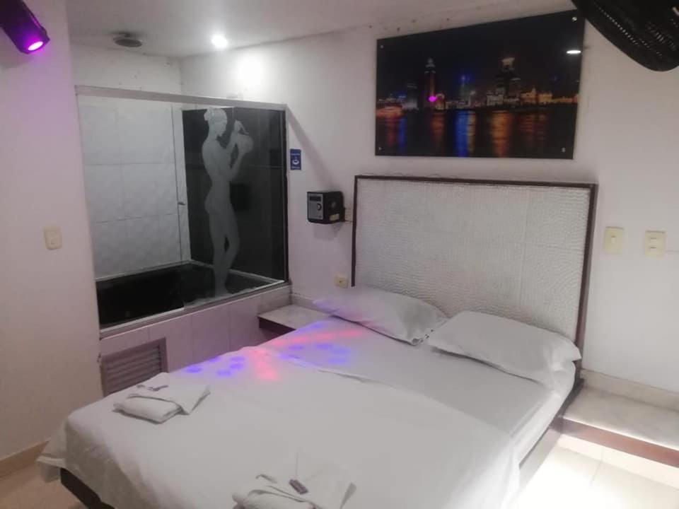 Hotel Marat Меделин Екстериор снимка