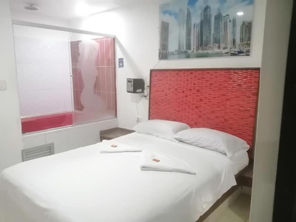 Hotel Marat Меделин Екстериор снимка