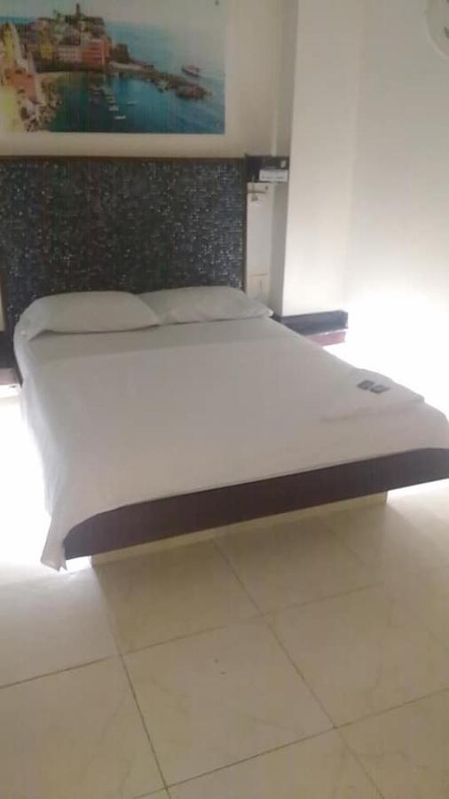 Hotel Marat Меделин Екстериор снимка