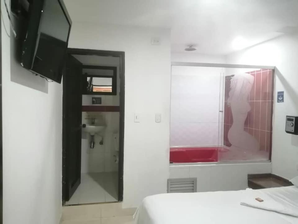 Hotel Marat Меделин Екстериор снимка