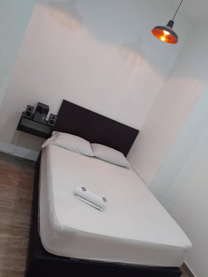 Hotel Marat Меделин Екстериор снимка
