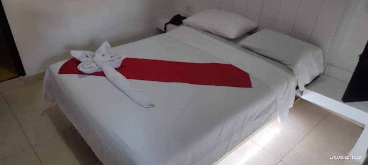 Hotel Marat Меделин Екстериор снимка
