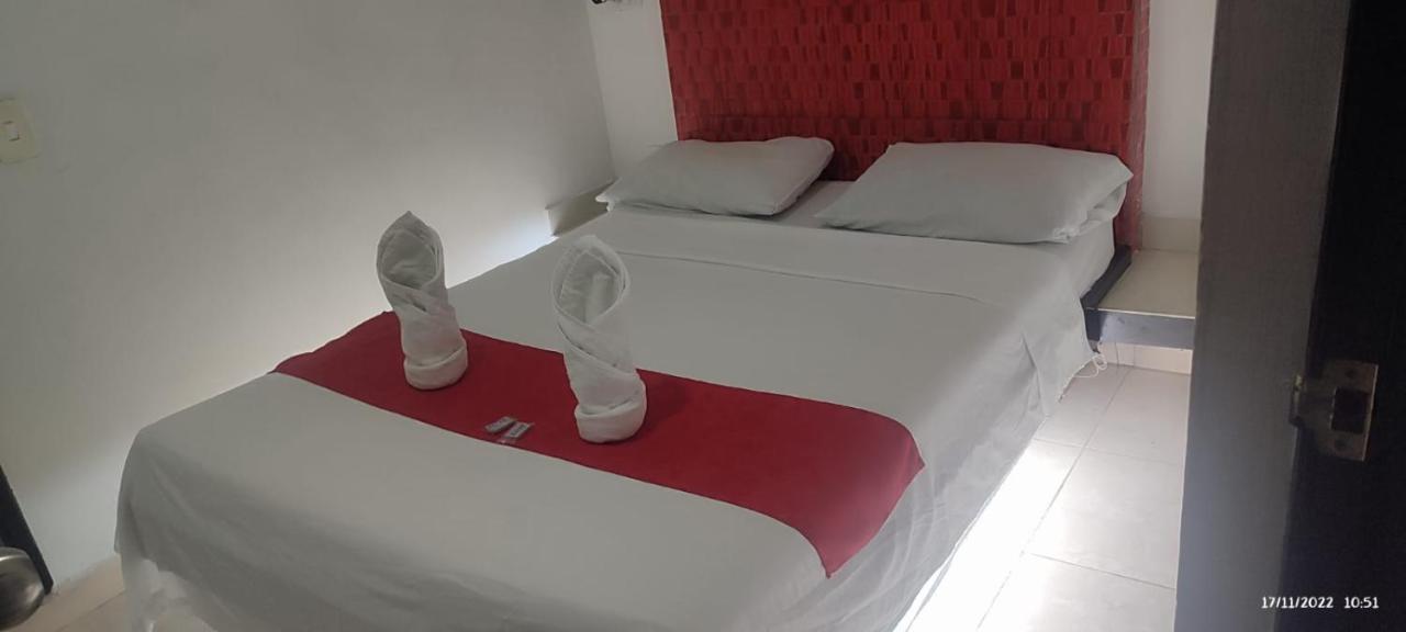 Hotel Marat Меделин Екстериор снимка